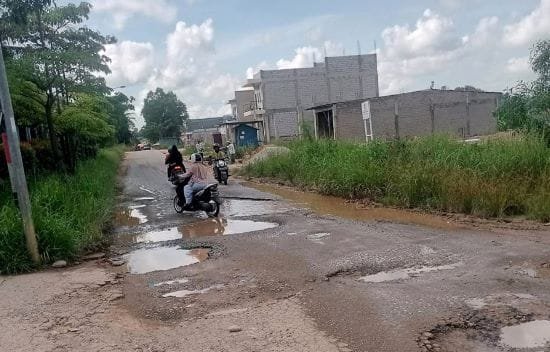 Jalan Rusak di Patam Lestari, Sekupang,Batam, Membuat Warga Resah