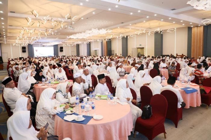 Wali kota Batam Muhammad Rudi mengingatkan JCH asal Batam untuk jaga kekompakan (foto mc batam)