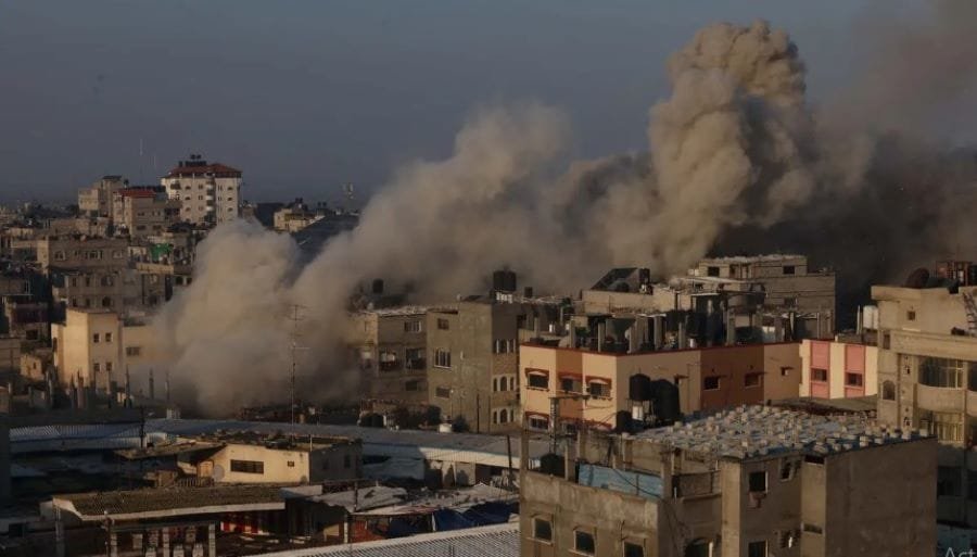 Tragedi di Perbatasan Rafah: Serangan Israel Tewaskan 27 Orang, Termasuk Wanita dan Anak-Anak