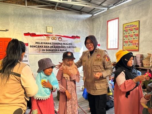 Polri Berikan Trauma Healing untuk Anak-anak Korban Banjir Lahar Dingin Gunung Marapi