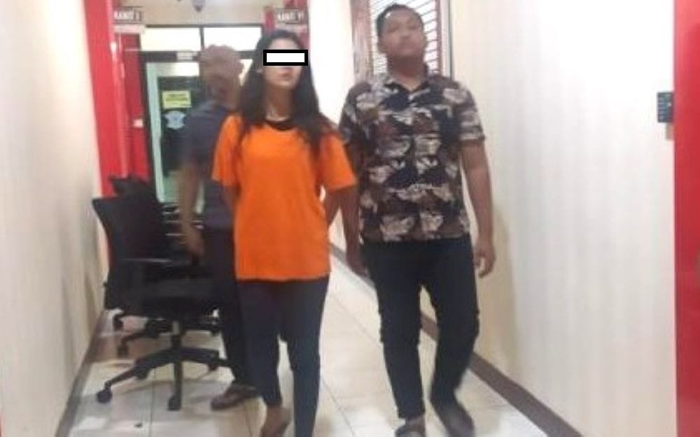 Karyawati PT Sat Nusapersada Nekat Curi Ratusan Handphone, Dijual di Facebook