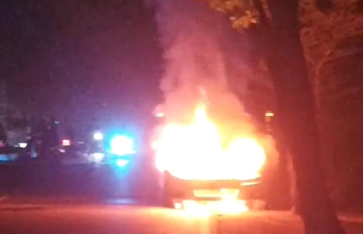 Mobil Suzuki X Over Hangus Terbakar di Dekat Mall TCC Tanjungpinang