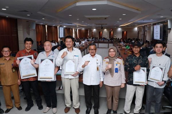 Sekda Jefridin Beri Penghargaan pada Instansi dan Distributor dalam Operasi Pasar Murah 2024