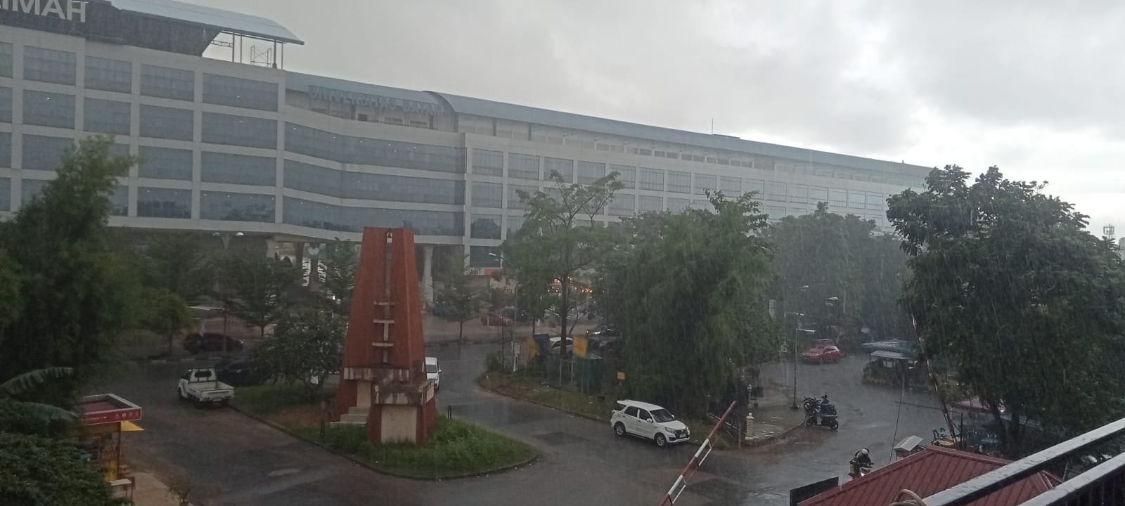 Cuaca Kota Batam: Hujan Ringan Sepanjang Pagi dan Siang Hari