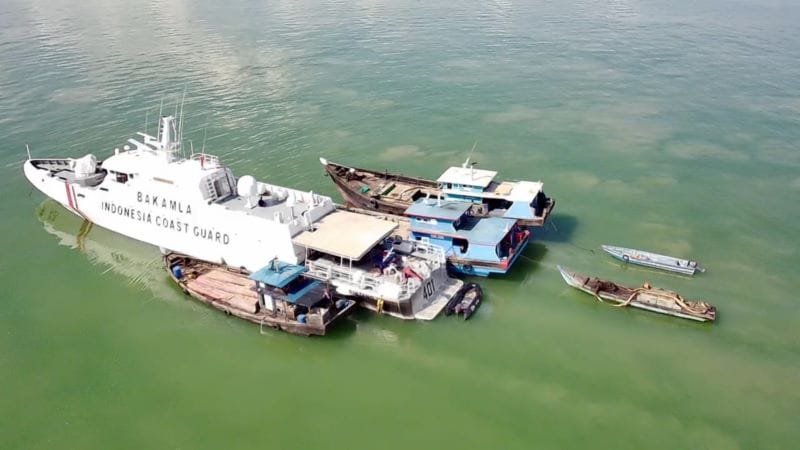 Bakamla RI Amankan Tiga Kapal Penambang Pasir Ilegal di Perairan Tanjung Balai Karimun