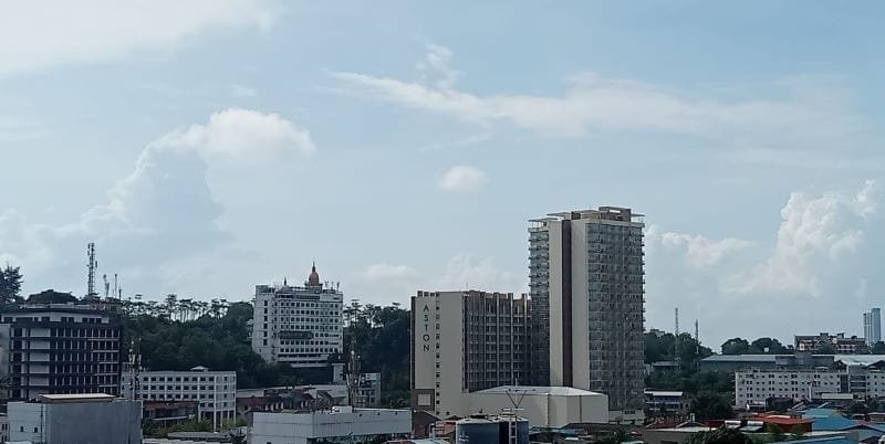 Info Cuaca Kota Batam Hari Ini, Minggu: Prakiraan Berawan dan Hujan Ringan