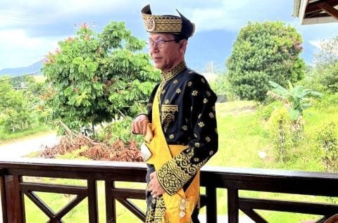 Wakil Wali Kota Batam Amsakar Achmad Terima Anugerah Kebesaran Adat Diraja Kesultanan Riau-Lingga 2024