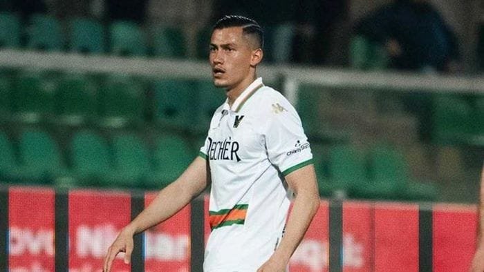 Jay Idzes Cetak Sejarah, Jadi Pemain Indonesia Pertama yang Debut di Serie A Italia