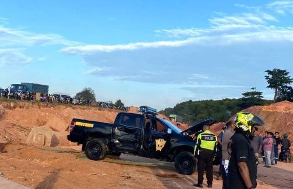 Kecelakaan Beruntun di Bundaran Kabil: Toyota Innova Hantam Mobil Dinas Bea Cukai