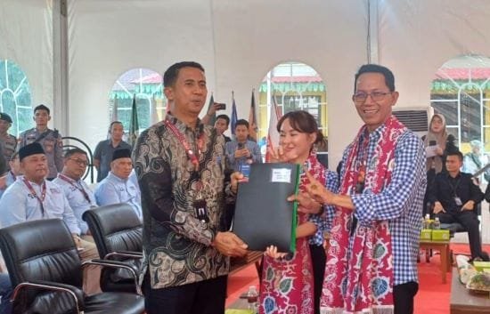 Pasangan ASLI Resmi Daftar Pilkada Batam 2024, Disambut Tradisi Melayu di Kantor KPU
