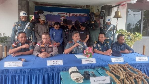 Tim F1QR Lanal Bintan dan Satgas TNI AL Amankan Tujuh Pelaku Pencurian Laut