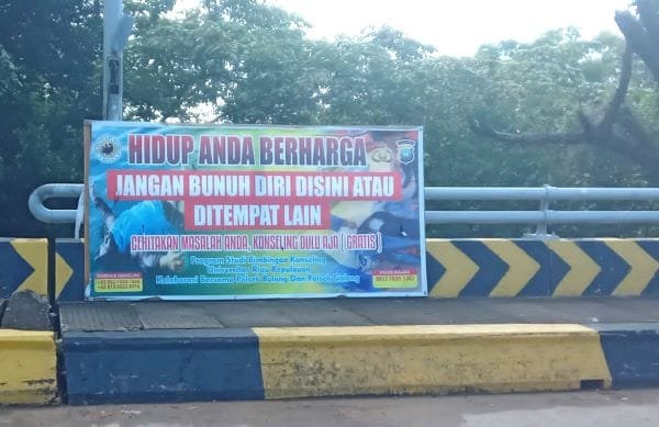 Pencegahan Bunuh Diri: Polsek Bulang dan Universitas Riau Kepulauan Pasang Spanduk di Jembatan Barelang