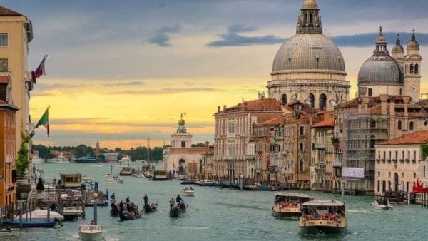 Venesia: Kota Kanal Kuno yang Terancam Kelebihan Wisatawan