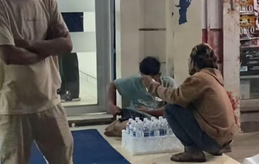 Viral! Bocah Penjual Air Mineral Dipalak Preman di Batam