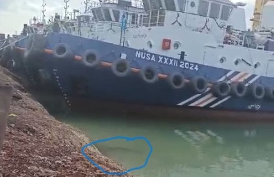 Warga yang tinggal di sekitar Pulau Bulan, Kecamatan Bulang, Kota Batam, kini menghindari laut pasca terjadinya jebolny