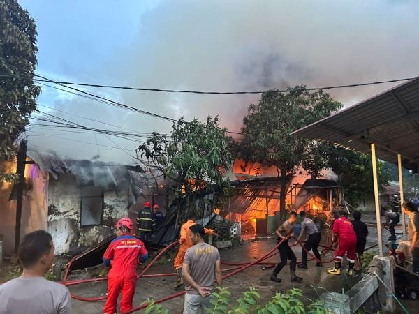 Kebakaran Hanguskan Empat Rumah di Aspol Polresta Barelang, Tidak Ada Korban Jiwa