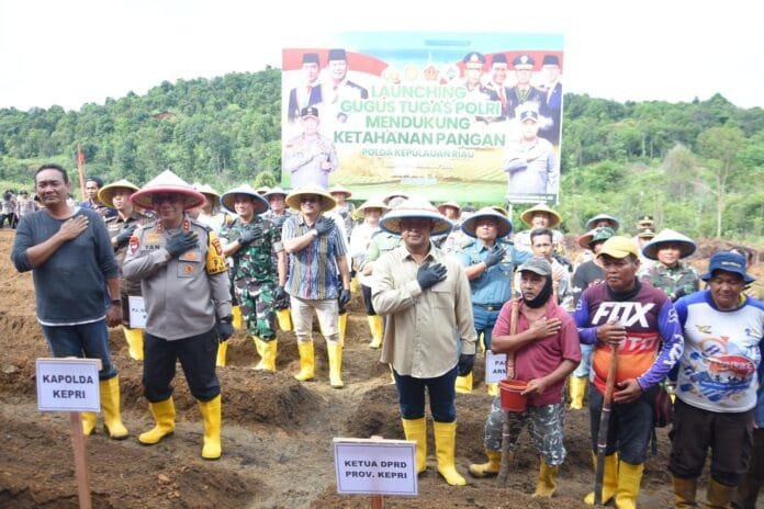 Polda Kepri Tanam 30.000 Bibit Jagung di Teluk Mata Ikan untuk Dukung Ketahanan Pangan Nasional