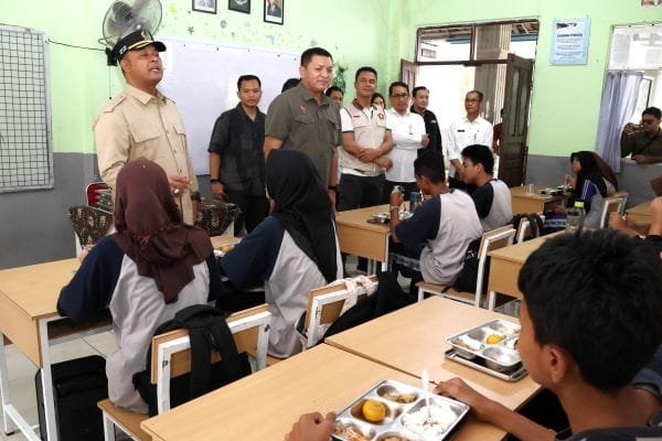 Ketua DPRD Kepri dan Kabinda Tinjau Program Makan Bergizi Gratis di Batam