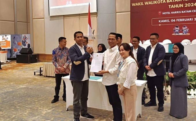 Sah! KPU Batam Tetapkan Amsakar Achmad dan Li Claudia Chandra Sebagai Wali Kota dan Wakil Wali Kota