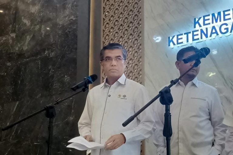 Menaker Yassierli Resmikan Aturan THR 2025 untuk Pekerja