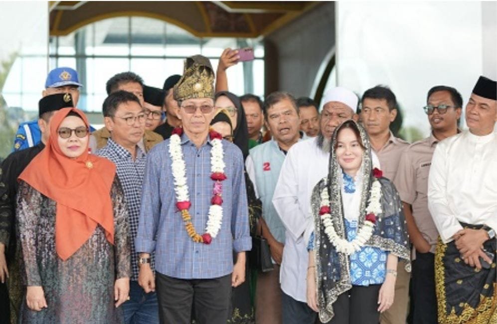Kepala BP Batam, Amsakar Achmad, bersama Wakil Kepala BP Batam, Li Claudia Chandra, bertekad untuk menerapkan kebijakan yang tepat guna mewujudkan visi Batam sebagai pusat investasi dan pariwisata terkemuka.