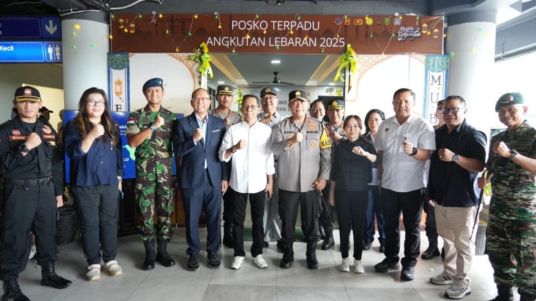 Beri Rasa Aman Kepada Masyarakat, Amsakar-Li Claudia Tinjau Arus Mudik di Pelabuhan dan Bandara