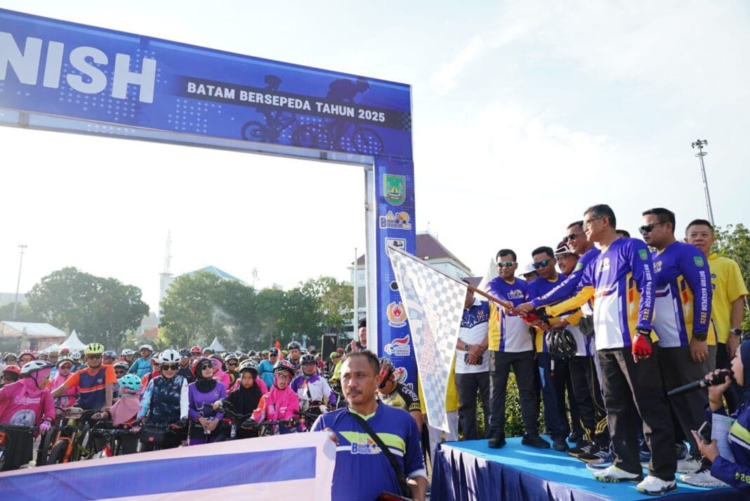 Ribuan Warga Meriahkan Batam Bersepeda 2025 di Dataran Engku Putri