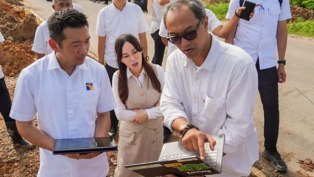 Gerak Cepat Tangani Banjir, Li Claudia Tinjau Lokasi Penyebab Banjir