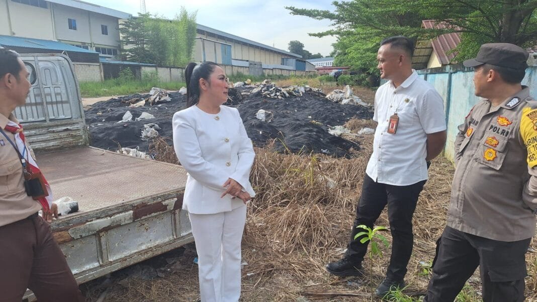 Ruslan Sinaga Temukan Limbah B3 Ilegal di Dekat Sekolah Dasar di Tanjung Sengkuang, Batam