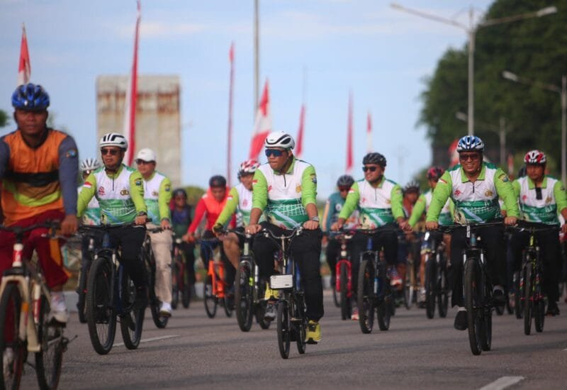 Polda Kepri Meriahkan Hari Bhayangkara ke-79 dengan Fun Bike Bersama Warga Karimun