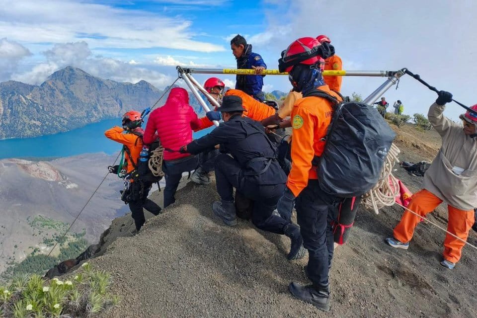 Tragedi di Rinjani: Pendaki Brasil Tewas Jatuh ke Jurang, Evakuasi Dihadang Cuaca Ekstrem
