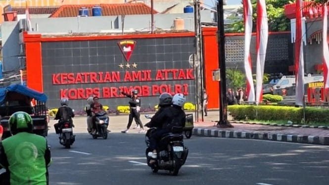 Mako Brimob Kelapa Dua Depok Diserang di Dini Hari: Gas Air Mata Lawan Serangan Massa Anak Muda