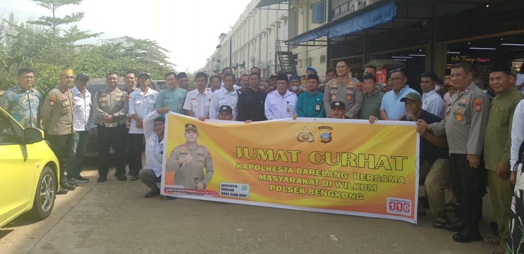 eea40c42-7e41-43d7-abd1-d091619c5cce Kapolresta Barelang Dialog dengan Warga di Bengkong lewat Jumat Curhat